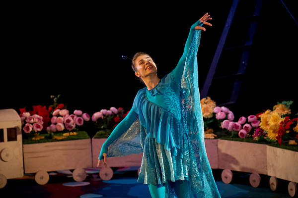Ким Дарья Кошева в спектакле «Цветик-семицветик»